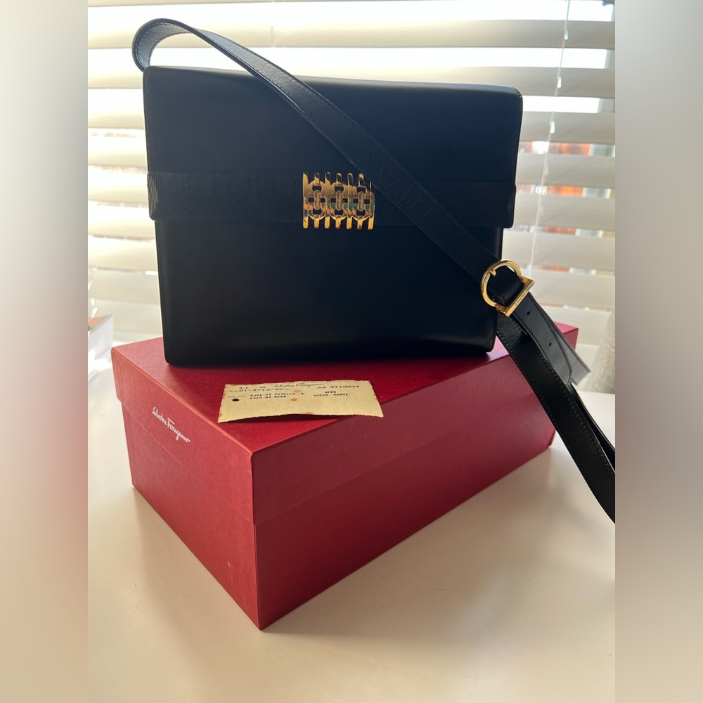 Italian Leather|Salvatore Ferragamo Shoulder Bag Gancini|Black|High quality!